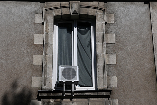 Europe Swelters: Why Residents Resist Air Conditioning Amid Heat