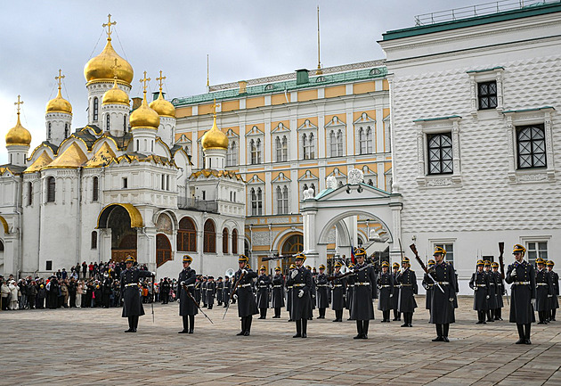 Vzorec z SSSR. Putin posiluje svou stráž, armádě se zatím ochrany nedostává