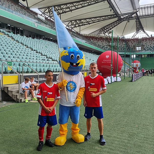 Když budu dobrý, rodiče se snad ozvou! České děti shání peníze na mundial naděje