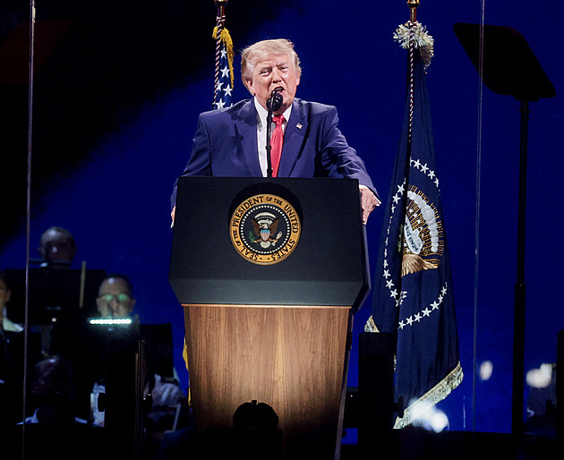 USA vyhrávají jako nikdy předtím, chválil Trump ve výroční řeči. Mluvil o zlatém věku