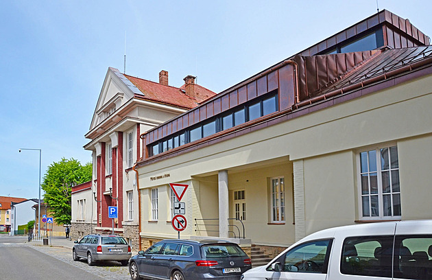Jičín Library Moves to Renovated Building with Terrace and Mobile Shelving