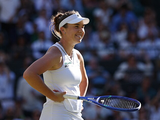 Linda Noskov� se raduje z postupu do �tvrtfin�le Wimbledonu.