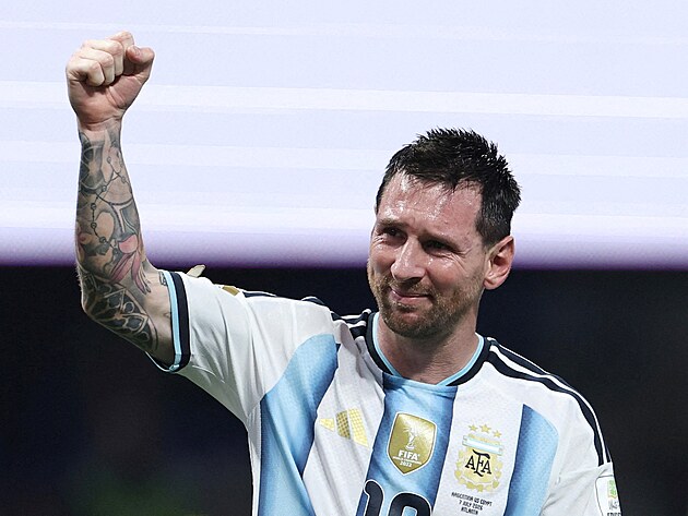 Argentinsk� �to�n�k Lionel Messi v slz�ch po v�h�e nad Egyptem.