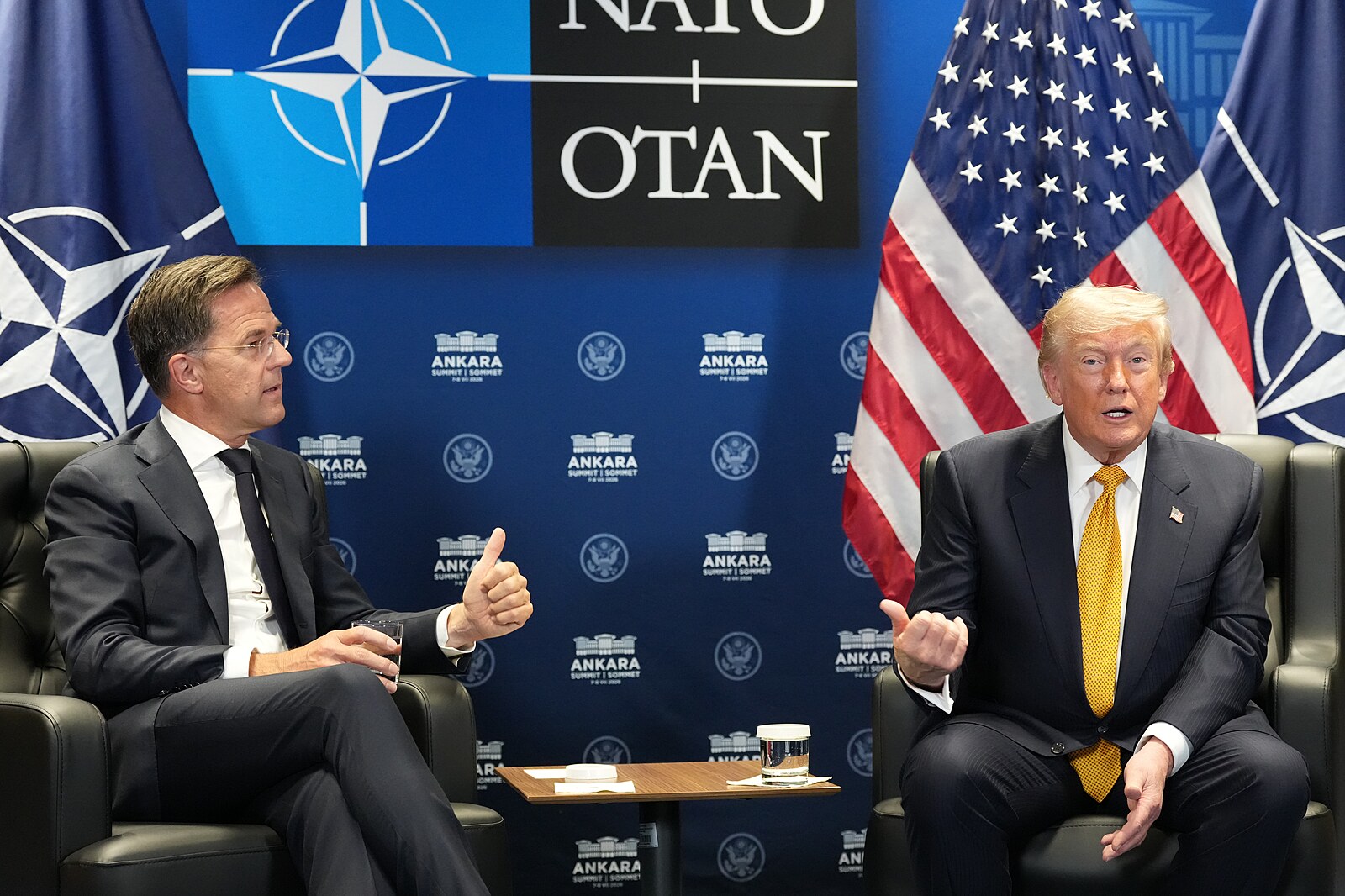 KOMENTÁŘ: Hlavolam. Co dělat, když USA chtějí ven, Rusové dovnitř a Němci nahoru?