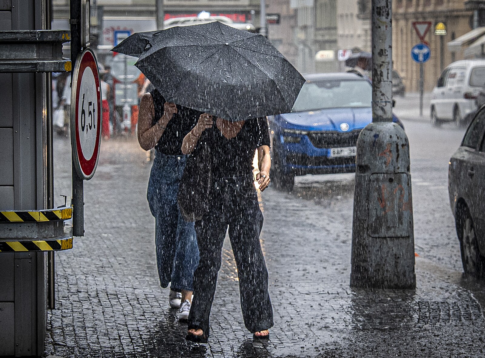 Česko zasáhnou silné bouřky, varují meteorologové. Mapa ukazuje, kde hrozí nejvíc