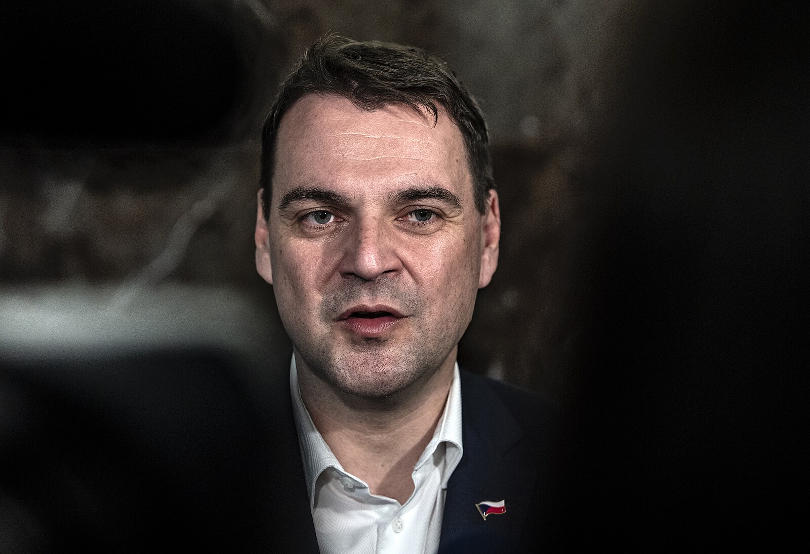 Sedne si do zadní řady. Cesta se zdraží o miliony, řekl Macinka k Pavlovi na summitu