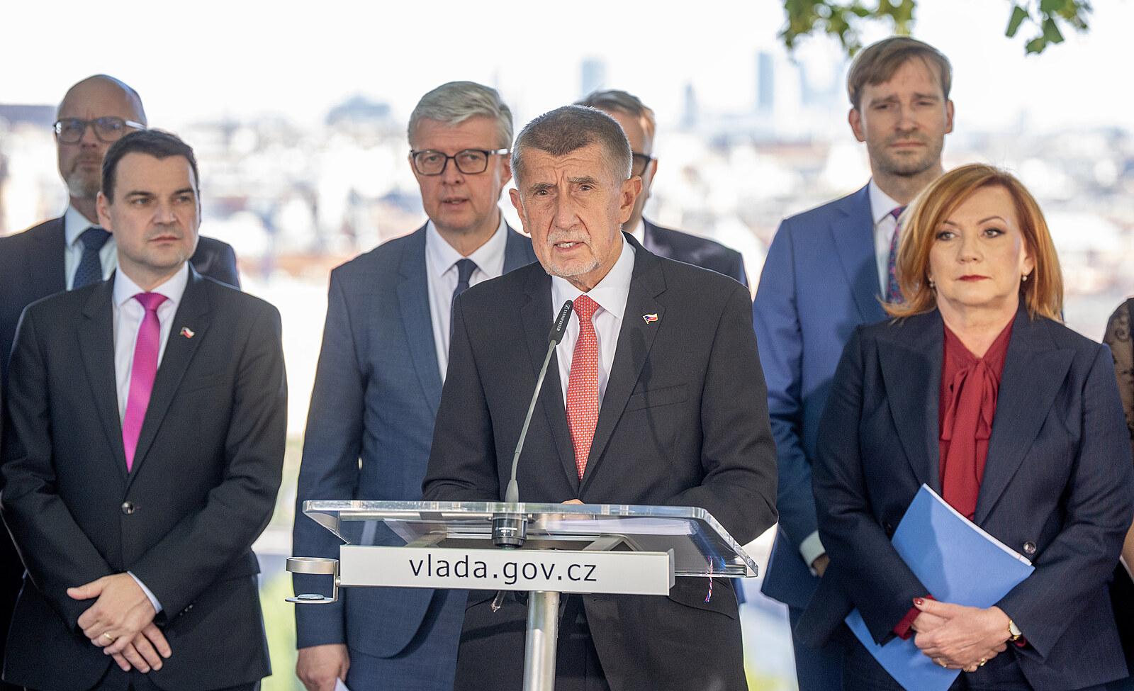 KOMENTÁŘ: Krkolomná jízda s Motoristy. Problémem Babišovy vlády je koalice s potížisty