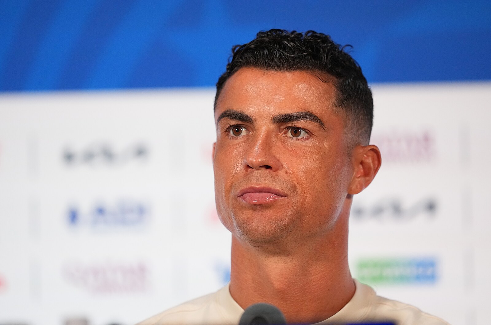 Cristiano Ronaldo ukázal své hračky. Miliardovou sbírkou luxusních vozů vyrazil fanouškům dech