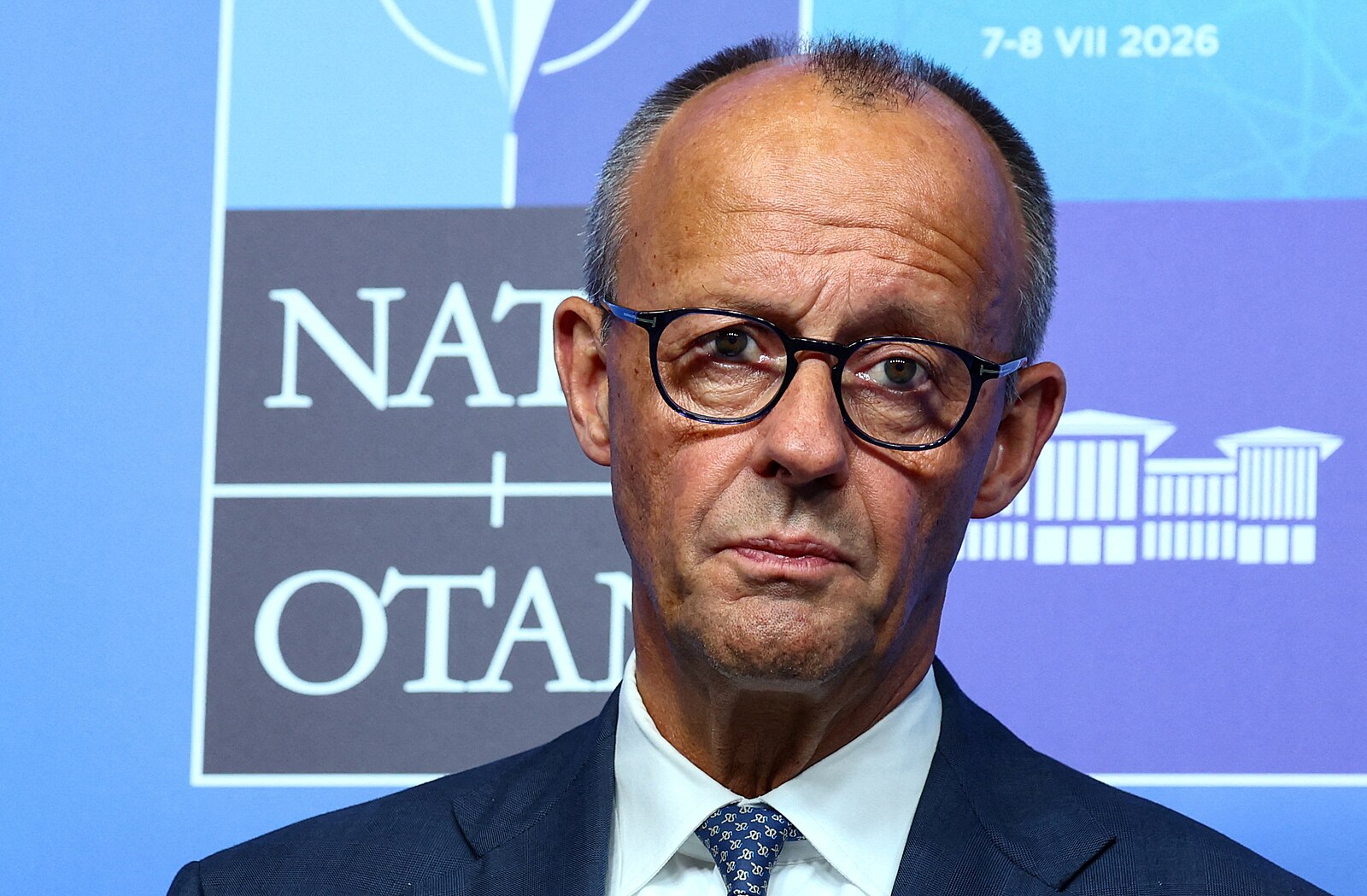Pracujte více, vyzýval Merz. Teď ho tepou za měsíční dovolenou, jeho obliba klesá