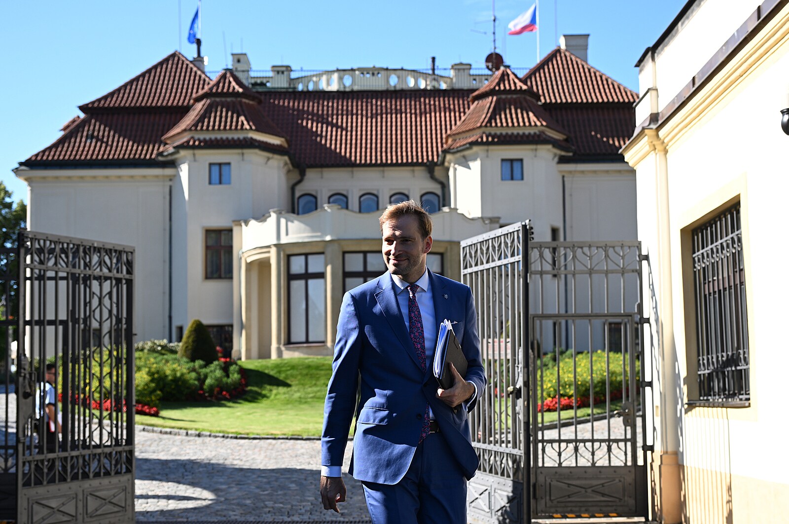 Babiš zhodnotí, jak se vládě daří plnit program. Střídají se u něj ministři | Česko