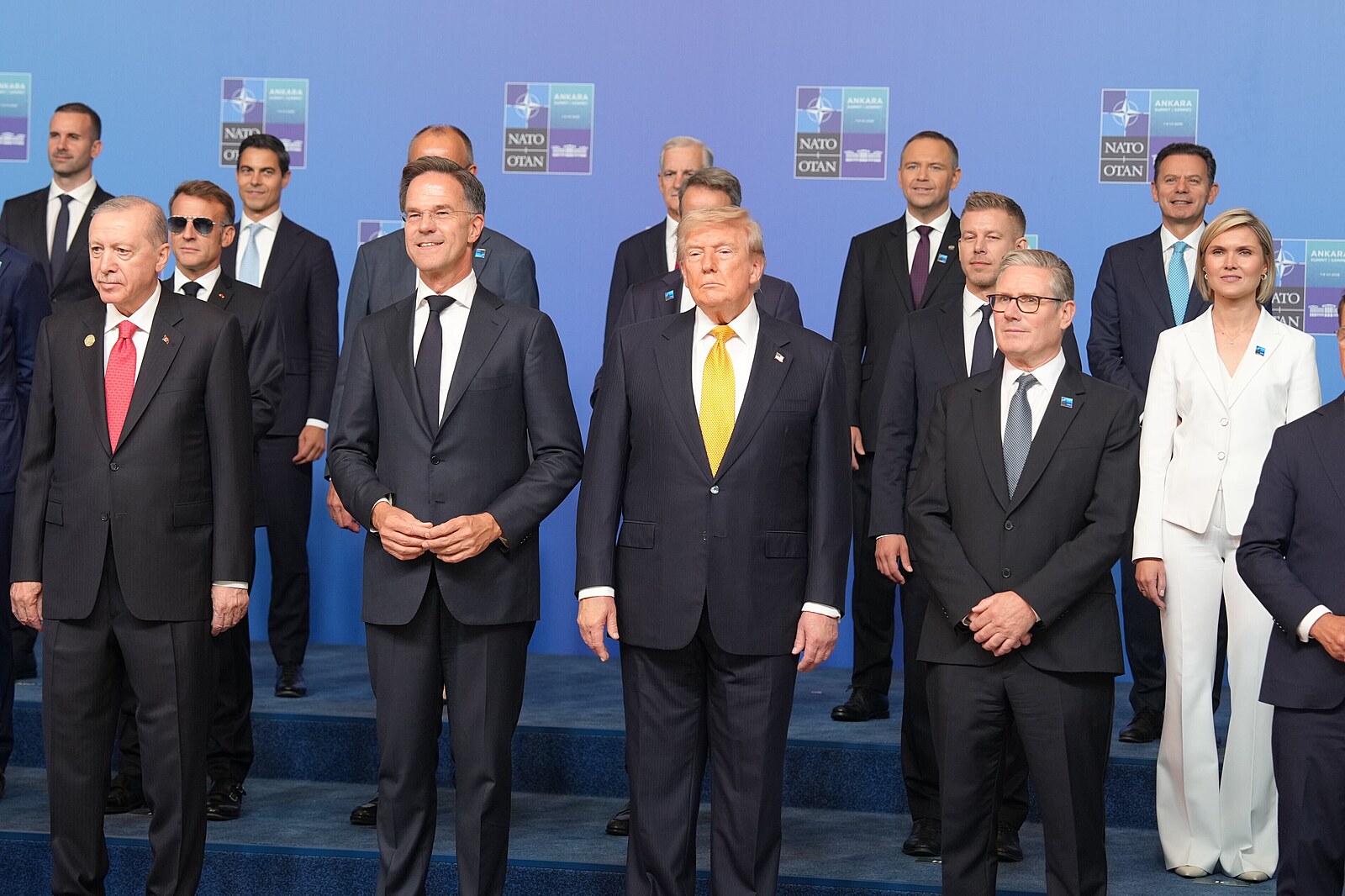 Summit NATO v Ankaře: Rusko nevyhraje, shodli se lídři a Ukrajině slíbili další miliardovou pomoc