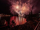 Finský tým JoHo Pyro si p�ipravil oh�ostrojnou show nazvanou Kyvadlo sv�tla a...