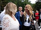 Premiér Andrej Babi� a prezidentka nada�ního fondu Kapka nad�je Vendula...