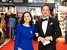 Poslankyn� Barbora Urbanová (STAN) prochází �erveným kobercem na jubilejním...