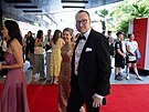 Uprost�ed �editel �koda Group Petr Novotný prochází �erveným kobercem na...