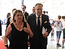 Noviná� Václav Moravec prochází �erveným kobercem na jubilejním �edesátém...