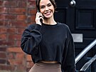 Here�ka Jennifer Metcalfe p�ipomíná, �e ani crop mikina nemusí p�sobit dokonale...
