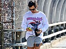 Zp�vák Harry Styles op�t potvrzuje, �e jeho �atník se �ídí vlastními pravidly....