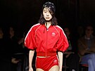I leto�ní spolupráce Simone Rocha a adidas Originals p�enesla ikonické prou�ky...