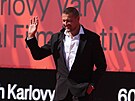 Petr Jákl p�ichází na zahajovací ve�er 60. ro�níku karlovarského filmového...
