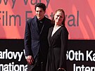 Ester Geislerová a Martin Hronský Krupa p�icházejí na zahajovací ve�er 60....