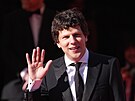 Jesse Eisenberg p�ichází na slavnostní zahájení 60. MFF Karlovy Vary. (3....