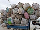 Na ulicích kambod�ského hlavního m�sta nejde o mimo�ádný jev. �et�it palivo...