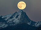 Jedno vesmírné t�leso, ale v mnoha kontextech. V tom je jeden z p�vab� sout�e....