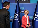 P�edsedkyn� Evropské komise Ursula von der Leyenová a generální tajemník NATO...