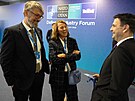 Vicepremiér Petr Macinka (Motoristé) s �éfkou Ú�adu vlády Tünde Barthou a...