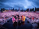 Organizáto�i vítají náv�t�vníky na hlavní stagy Beats for Love. (1. �ervence...