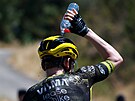 Per Strand Hagenes z Vismy se ochlazuje b�hem �tvrté etapy Tour de France