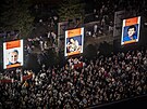 Davy lidí �ekají na dronovou show. (4. �ervence 2026)