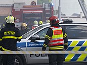 Hasi�i bojují s po�árem budovy v bývalém ba�ovském areálu. (9. �ervence 2026)
