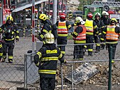 Hasi�i bojují s po�árem budovy v bývalém ba�ovském areálu. (9. �ervence 2026)