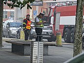 Hasi�i bojují s po�árem budovy v bývalém ba�ovském areálu. (9. �ervence 2026)