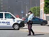 Hasi�i bojují s po�árem budovy v bývalém ba�ovském areálu. (9. �ervence 2026)