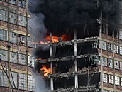 �ást ho�ící vý�kové budovy ve Zlín� se z�ítila, hasi�i uzav�eli okolí. (9....