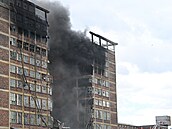 �ást ho�ící vý�kové budovy ve Zlín� se z�ítila, hasi�i uzav�eli okolí. (9....