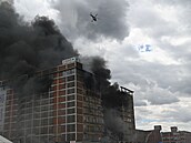�ást ho�ící vý�kové budovy ve Zlín� se z�ítila, hasi�i uzav�eli okolí. (9....