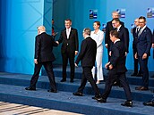 Premiér Andrej Babi� a americký prezident Donald Trump po spole�né fotografii...