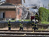 Ve Zlín� se z�ítila dal�í, západní �ást ho�ící budovy v n�kdej�ím ba�ovském...