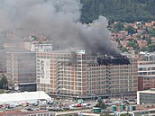 Hasi�i bojují s budovy v bývalém ba�ovském továrním areálu ve Zlín�. Podle...