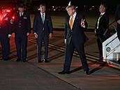 Trump let�l z Ankary starým Air Force One, do nového p�esedl z bezpe�nostních...
