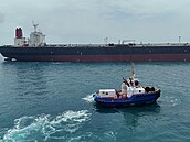 Ropný tanker Helga u terminálu v irácké Bas�e na snímku z 24. dubna 2026