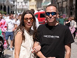 Poslankyn� Kate�ina Stojanová a poslanec Ivan Barto� (oba Piráti) na jubilejním...