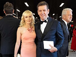 Poslanec Jan Skope�ek (ODS) prochází �erveným kobercem na jubilejním �edesátém...