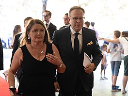 Noviná� Václav Moravec prochází �erveným kobercem na jubilejním �edesátém...