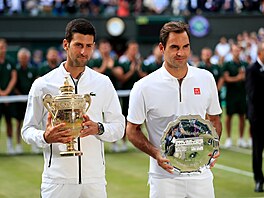 Novak Djokovi� a  Roger Federer sehráli v roce 2019 nejdel�í wimbledonské...