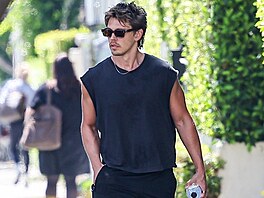 I herec Austin Butler potvrzuje, �e pruhované tepláky u� dávno nepat�í jen do...